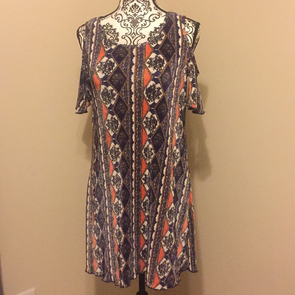 Cold shoulder dress!‎